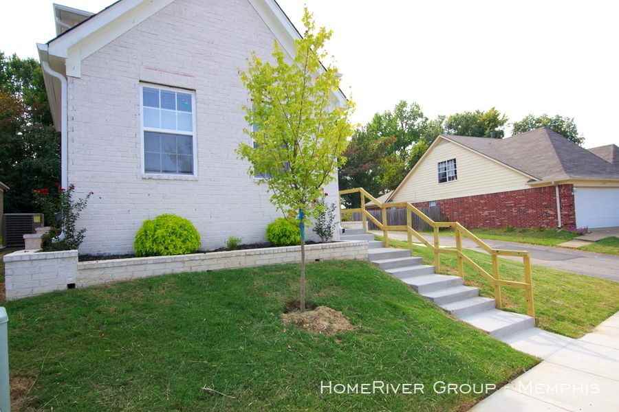 6923 Parkbrook Ln - Photo 3 of 28