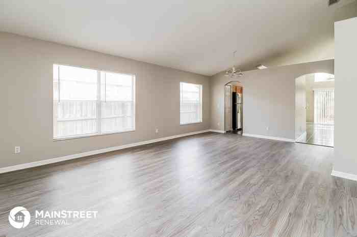 13852 Valleybrooke Lane - Photo 3 of 16