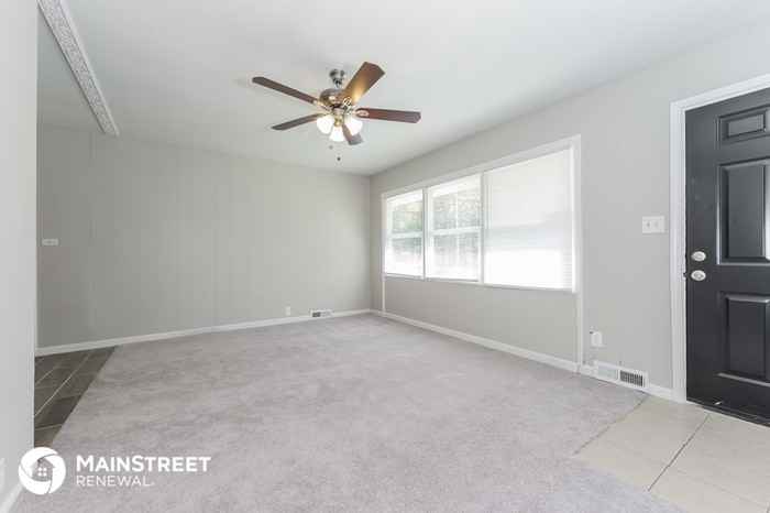 11414 Richmond Avenue - Photo 3 of 16