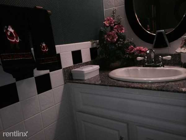 28306 Universal Dr - Photo 3 of 5