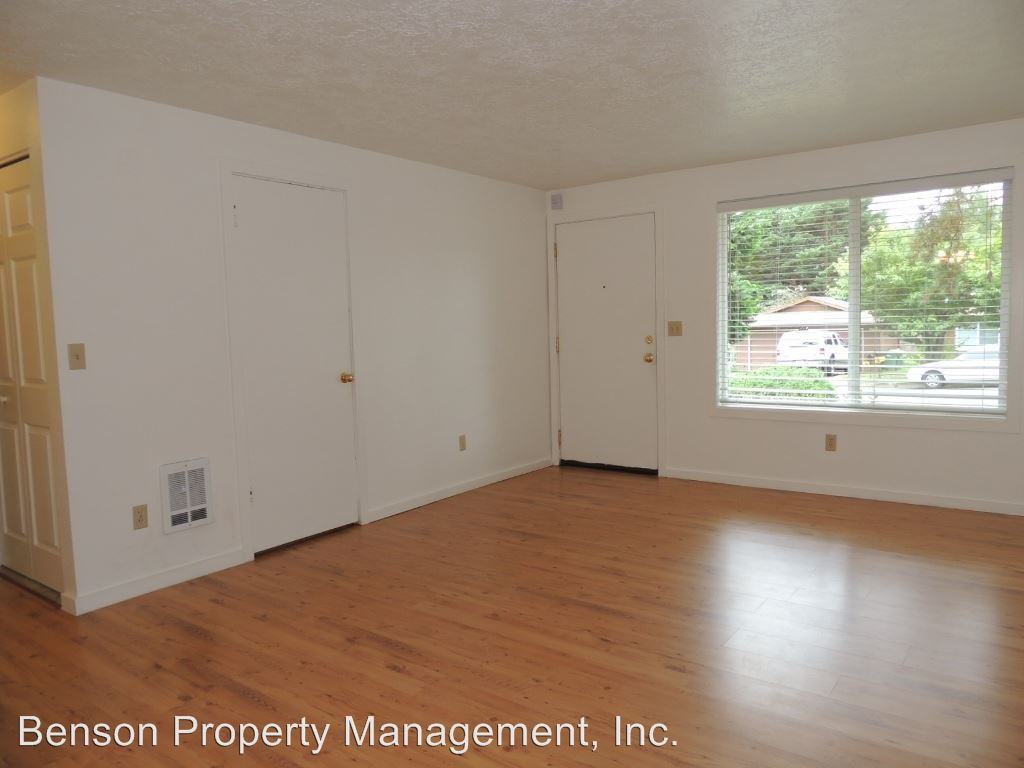 124 & 126 SW Edgefield Ct. - Photo 3 of 12