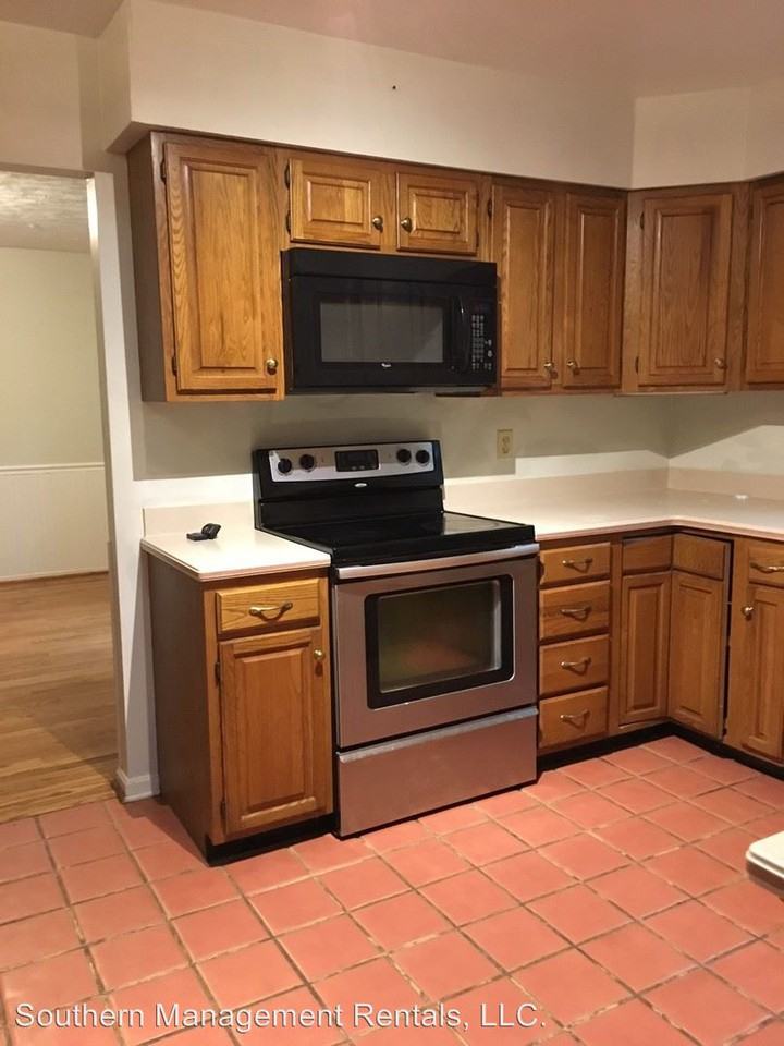 408 Oakwood Rd. - Photo 2 of 10