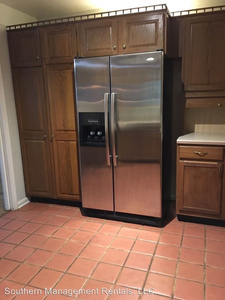 408 Oakwood Rd. - Photo 3 of 10