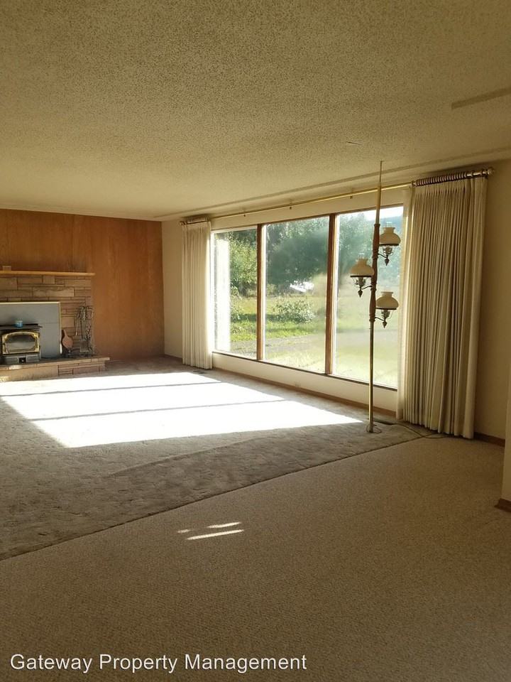 1075 Mox Chehalis Road - Photo 3 of 19