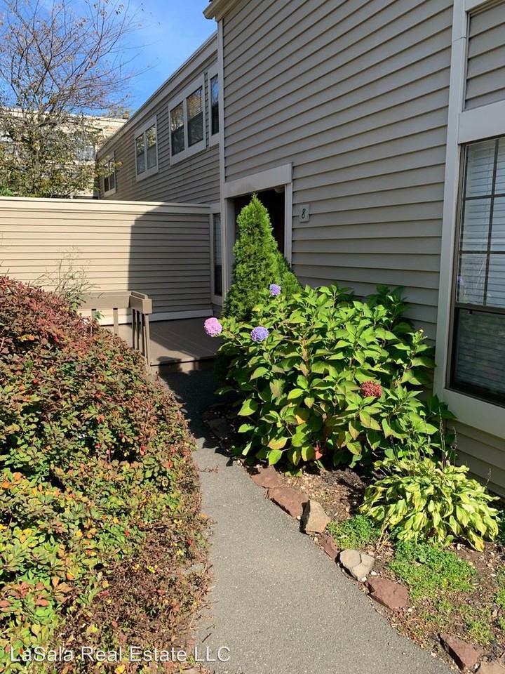 8 Clemens Ct - Photo 2 of 19