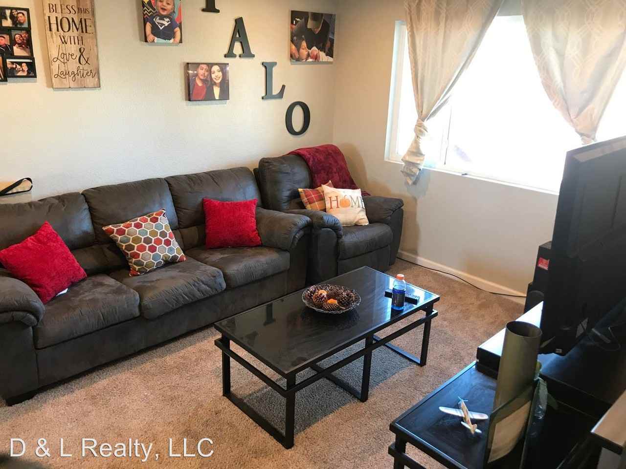 1652 Kensington Dr - Photo 2 of 15