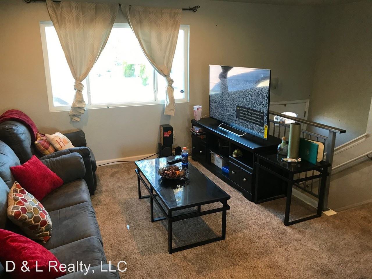 1652 Kensington Dr - Photo 3 of 15