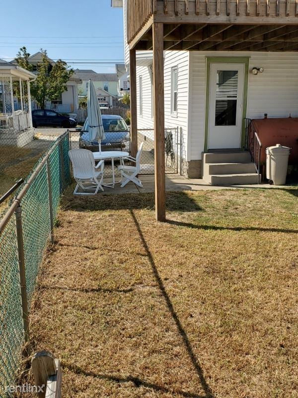 219 West Maple Ave First Floor - Photo 3 of 8