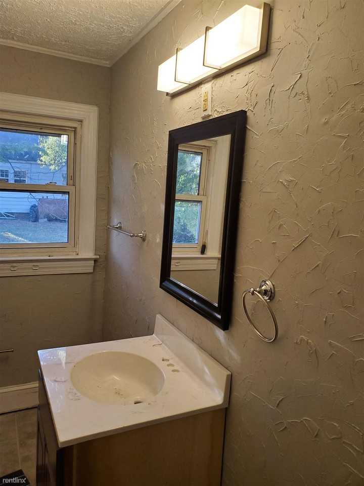 2030 Temple St - Photo 2 of 7