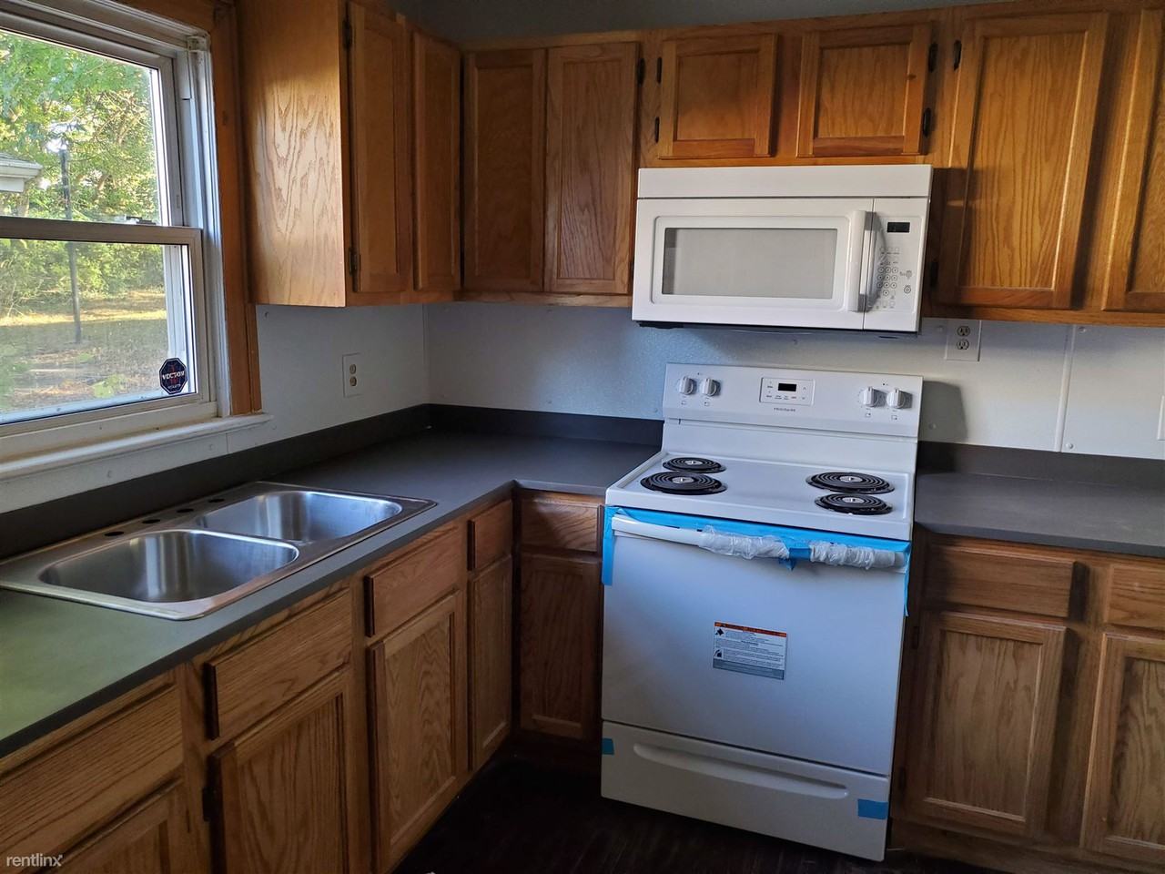 2030 Temple St - Photo 3 of 7