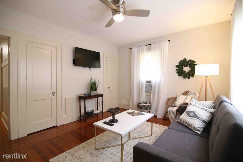 622 E Harwood St 1 - Photo 3 of 13