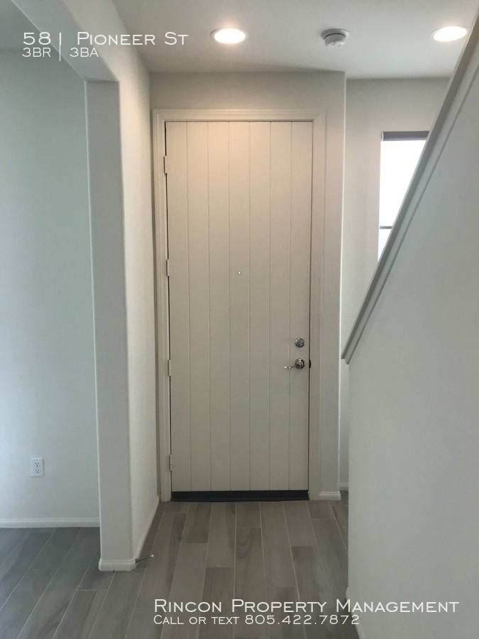 581 Pioneer St - Photo 3 of 32