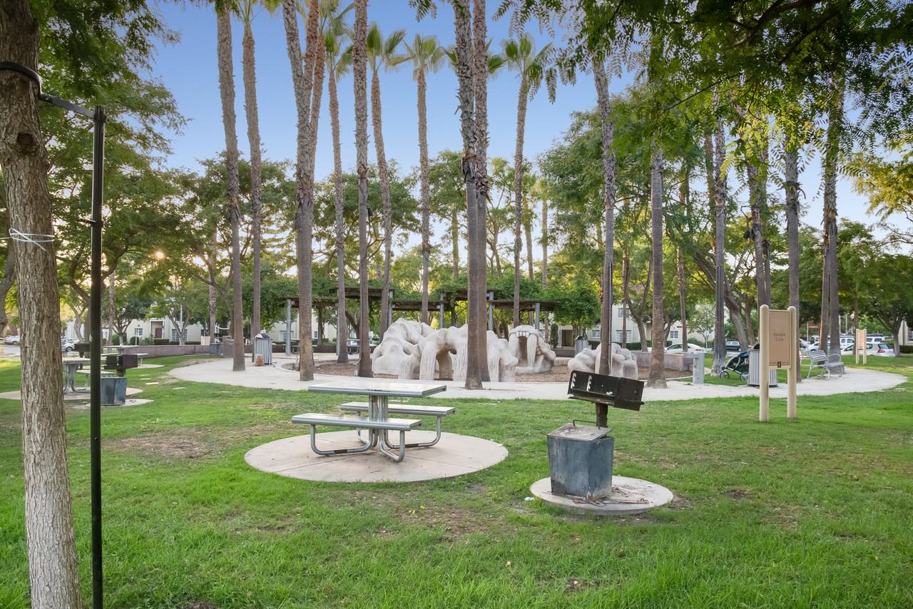 Park La Brea - Photo 6 of 50