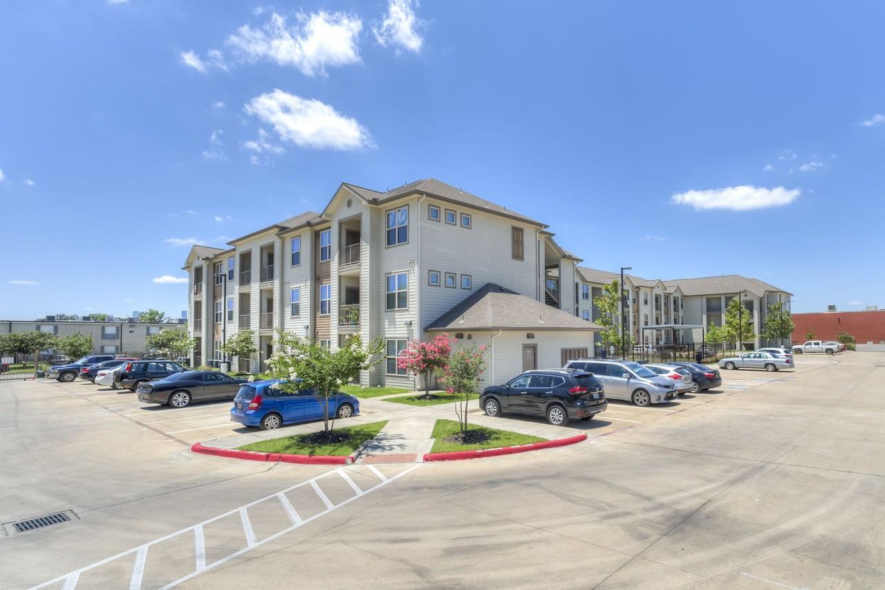 The Oaks at Wayside - Photo 4 of 44