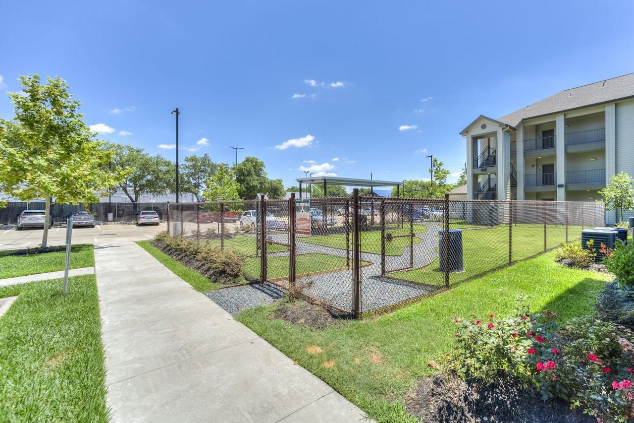 The Oaks at Wayside - Photo 7 of 44