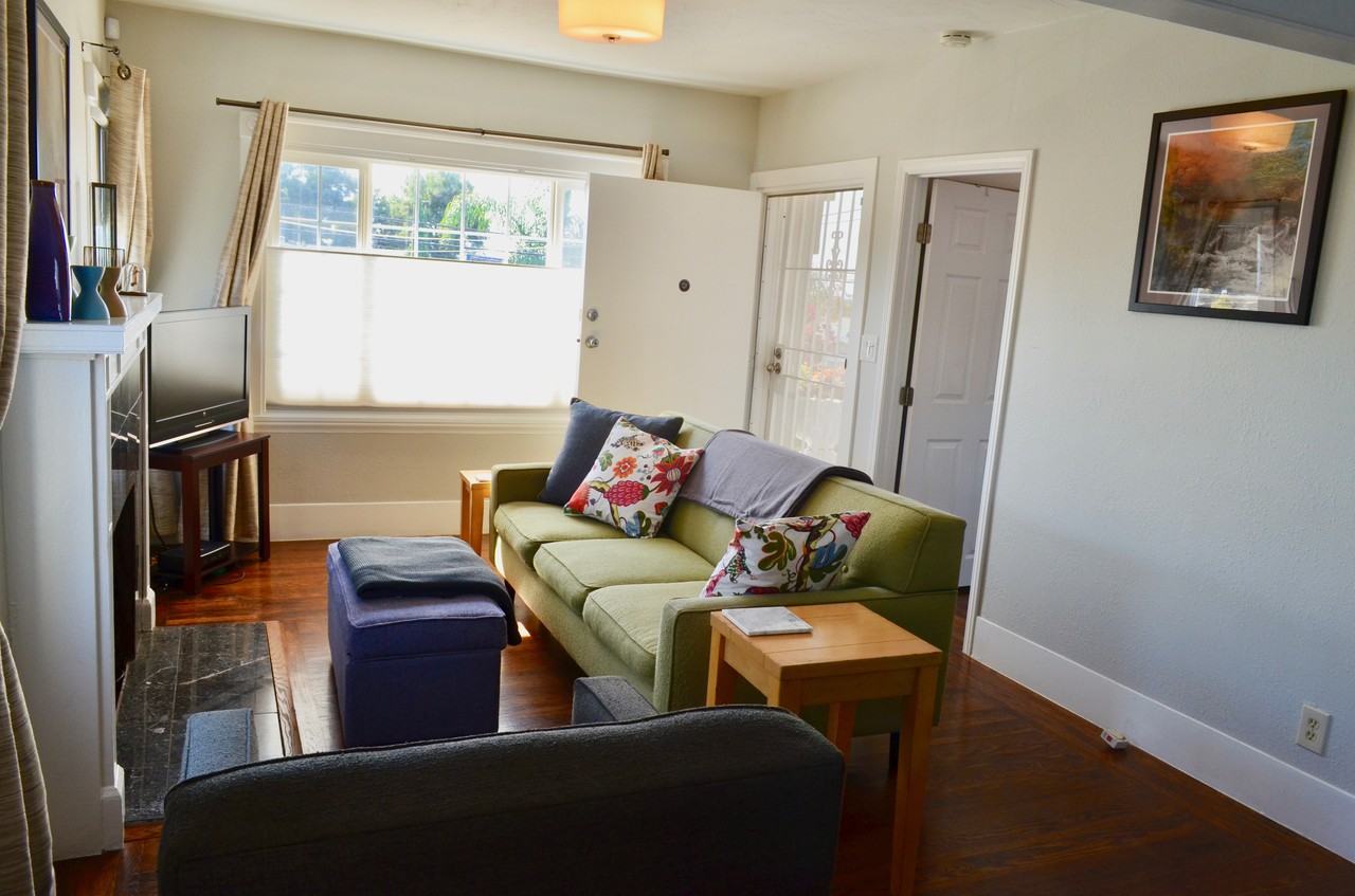 1346 East 26th St - Photo 3 of 18