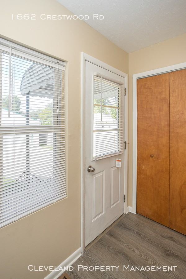 1662 Crestwood Rd - Photo 3 of 30