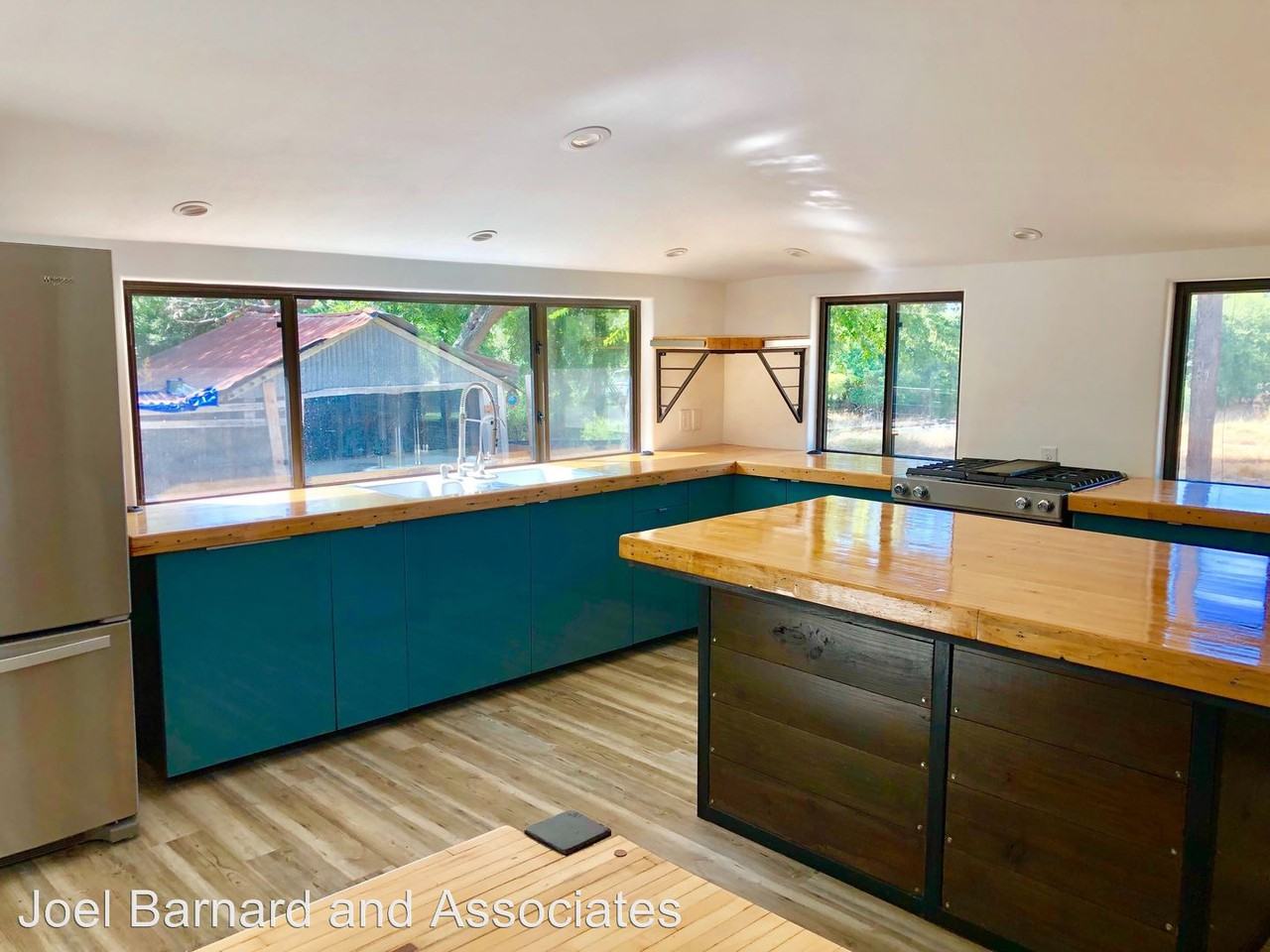 1321 W San Antonio - Photo 2 of 20