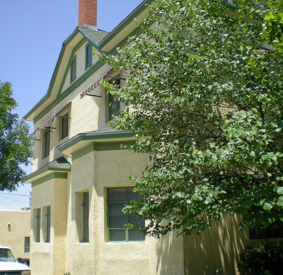 421 Edith Blvd SE - Photo 2 of 11