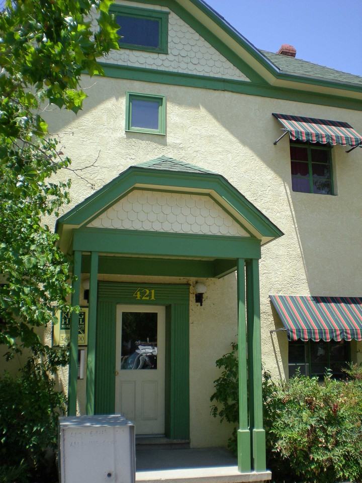 421 Edith Blvd SE - Photo 3 of 11