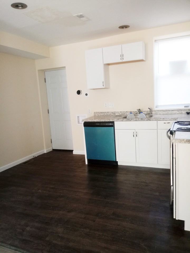 203 E 22nd St - Photo 3 of 8