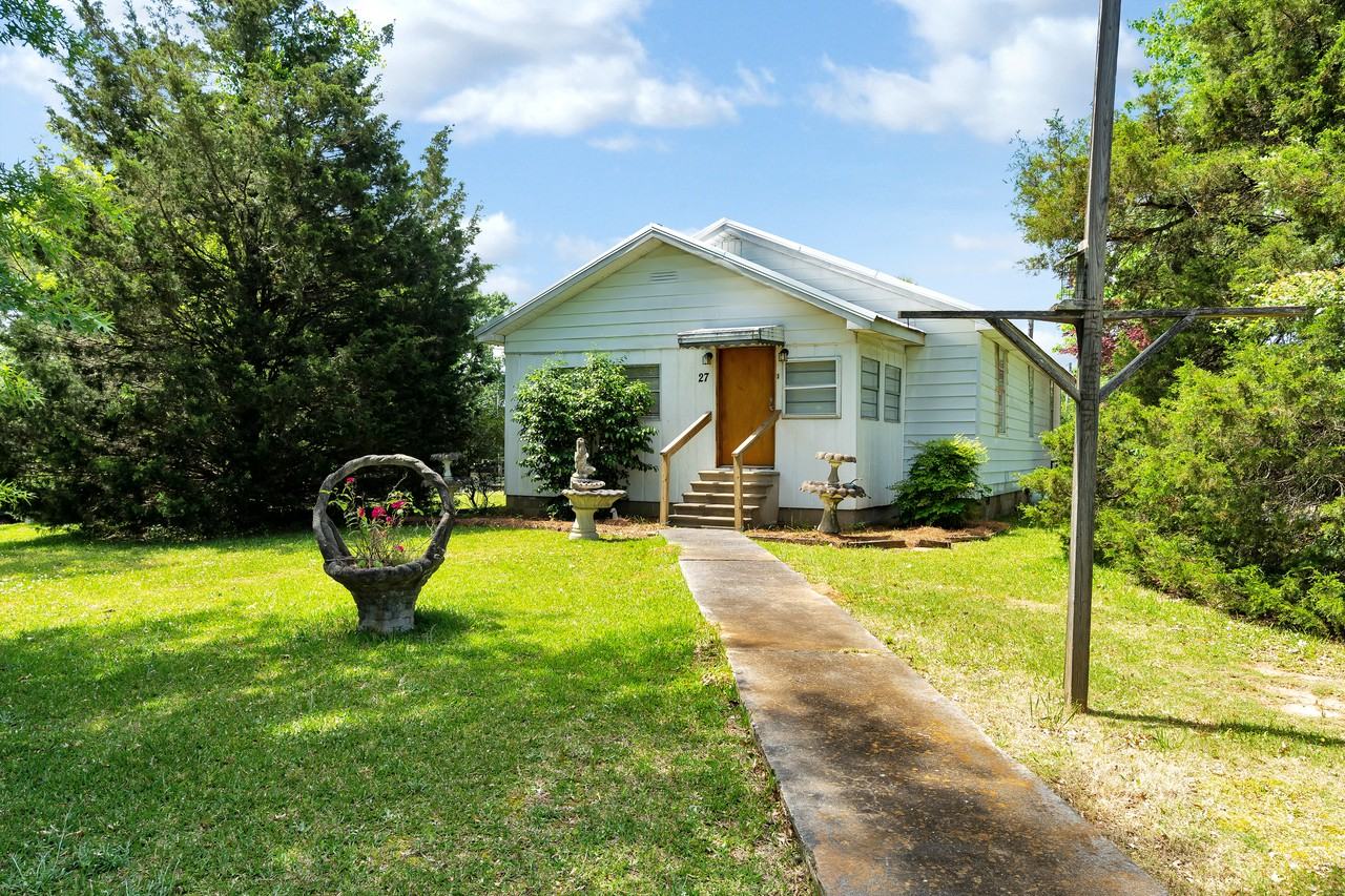 27 Beatrice Ln - Photo 2 of 27