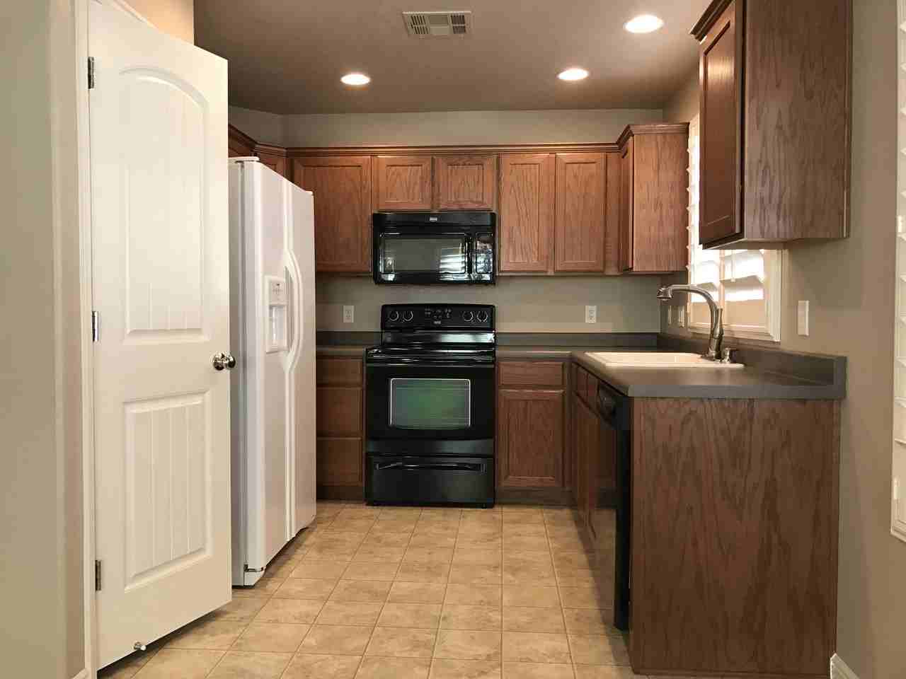 1166 N Crown King Ave - Photo 3 of 17