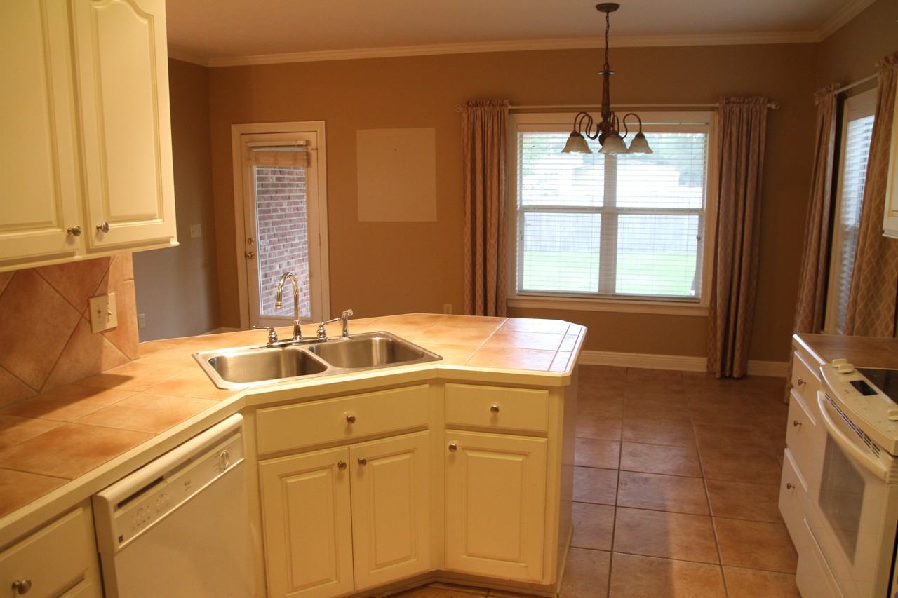 106 Prewitt Cir - Photo 3 of 32