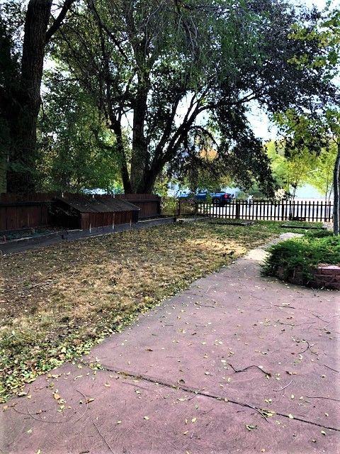 832 Sycamore Street - Photo 3 of 20