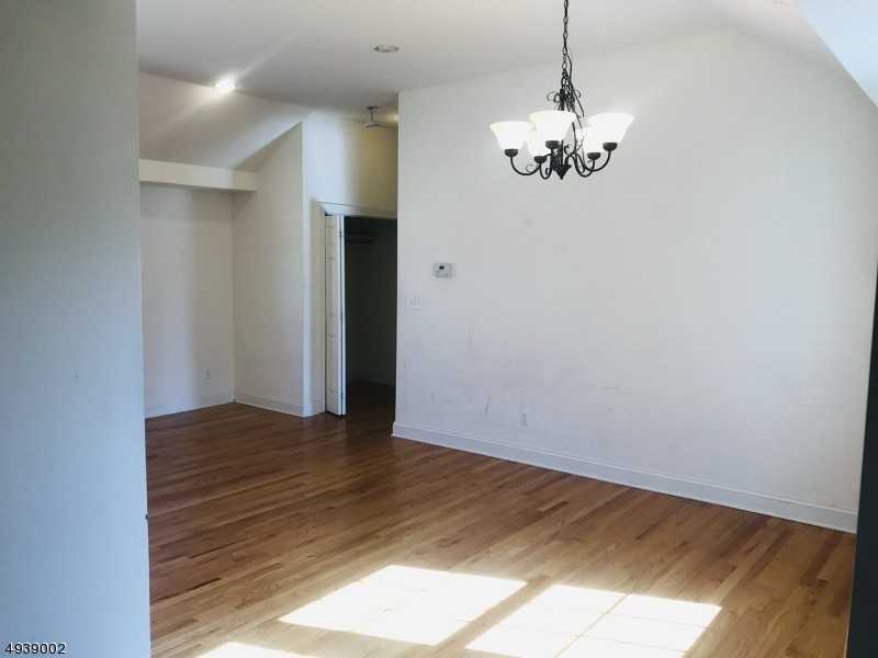 37 E New St Apt 2 - Photo 2 of 8
