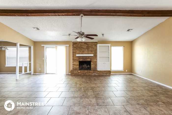 8229 Northwest 92nd Street - Photo 3 of 16