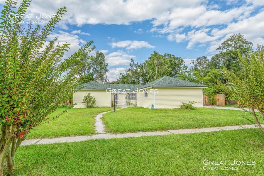 1746 Bartlett Avenue - Photo 2 of 26