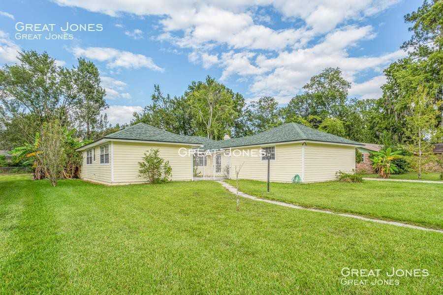 1746 Bartlett Avenue - Photo 3 of 26