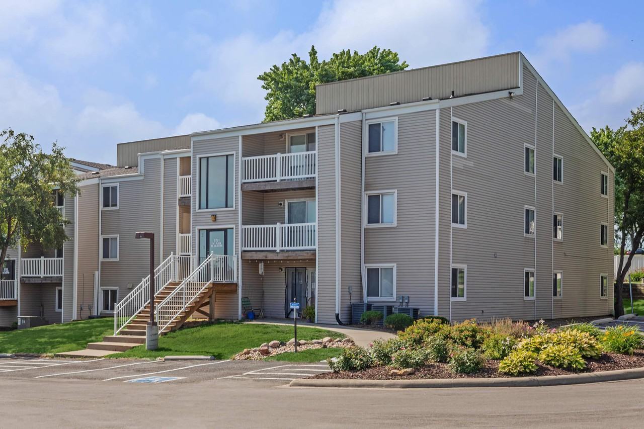 Grover Square Apartments 6801 A Plz, Omaha, NE 68106 Zumper