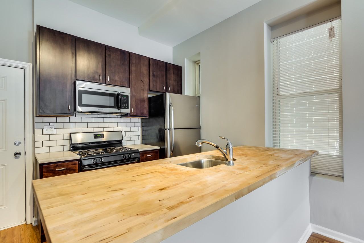 1347 West Huron Street #3R - Photo 3 of 19