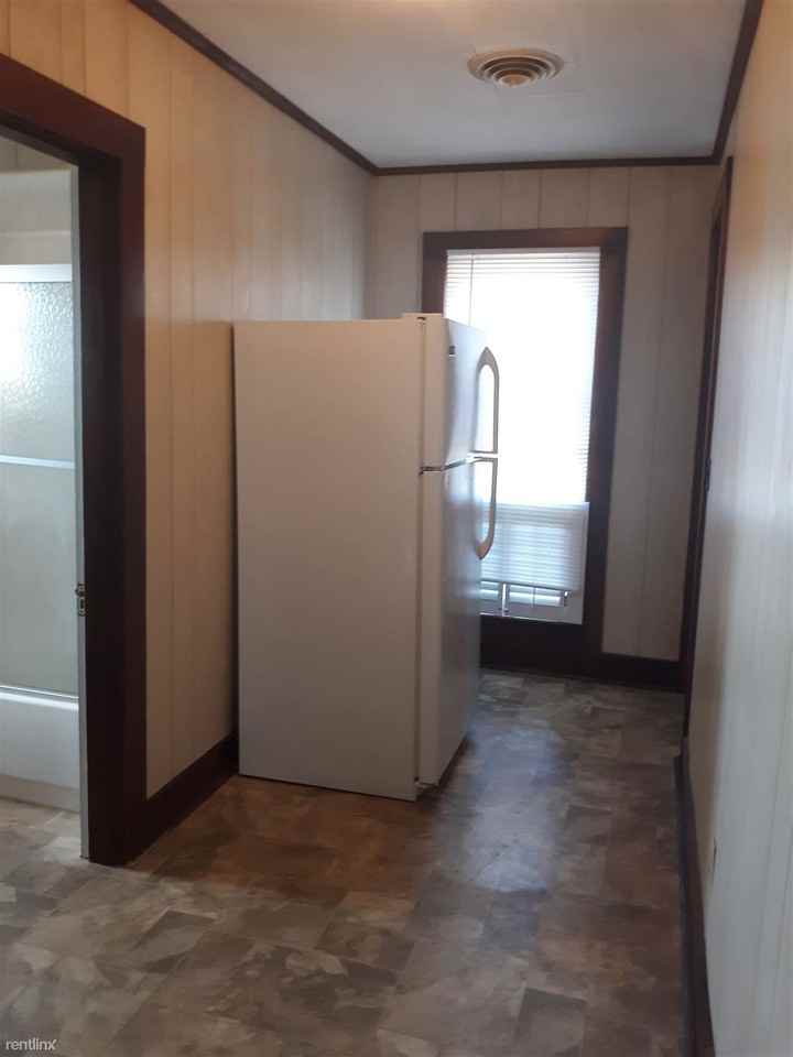 153 1/2 1/2 N Pearl St - Photo 2 of 5