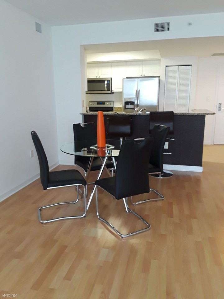 Turnberry on the Green - Photo 2 of 10