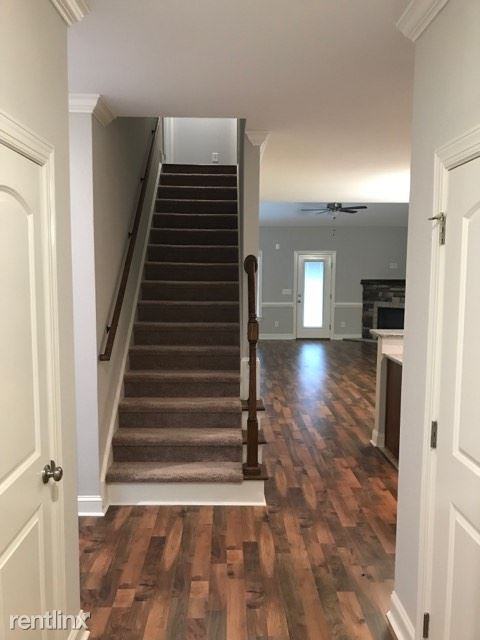 2120 Remington Ct - Photo 2 of 8