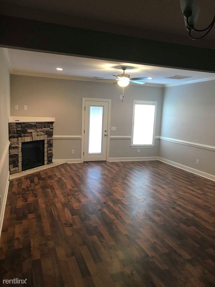 2120 Remington Ct - Photo 3 of 8