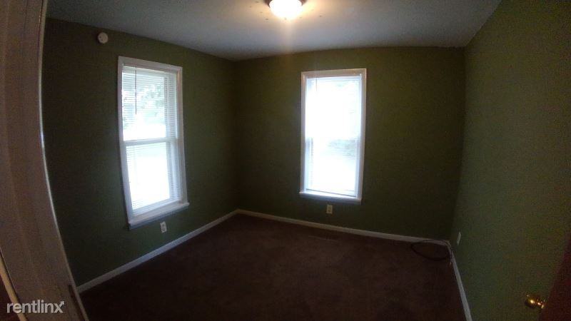 11394 Pine St - Photo 2 of 12