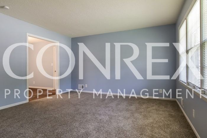 15207 East 43 Place South - Photo 3 of 8