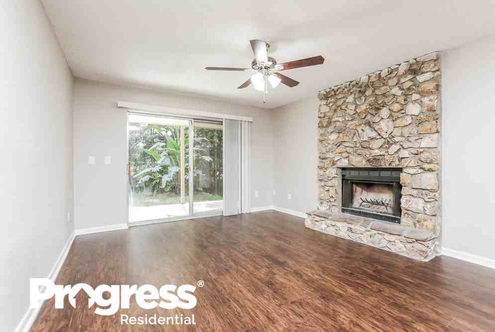 26430 Sleepy Hollow St - Photo 3 of 16