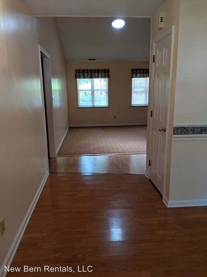 310 Lochbridge Drive - Photo 2 of 20