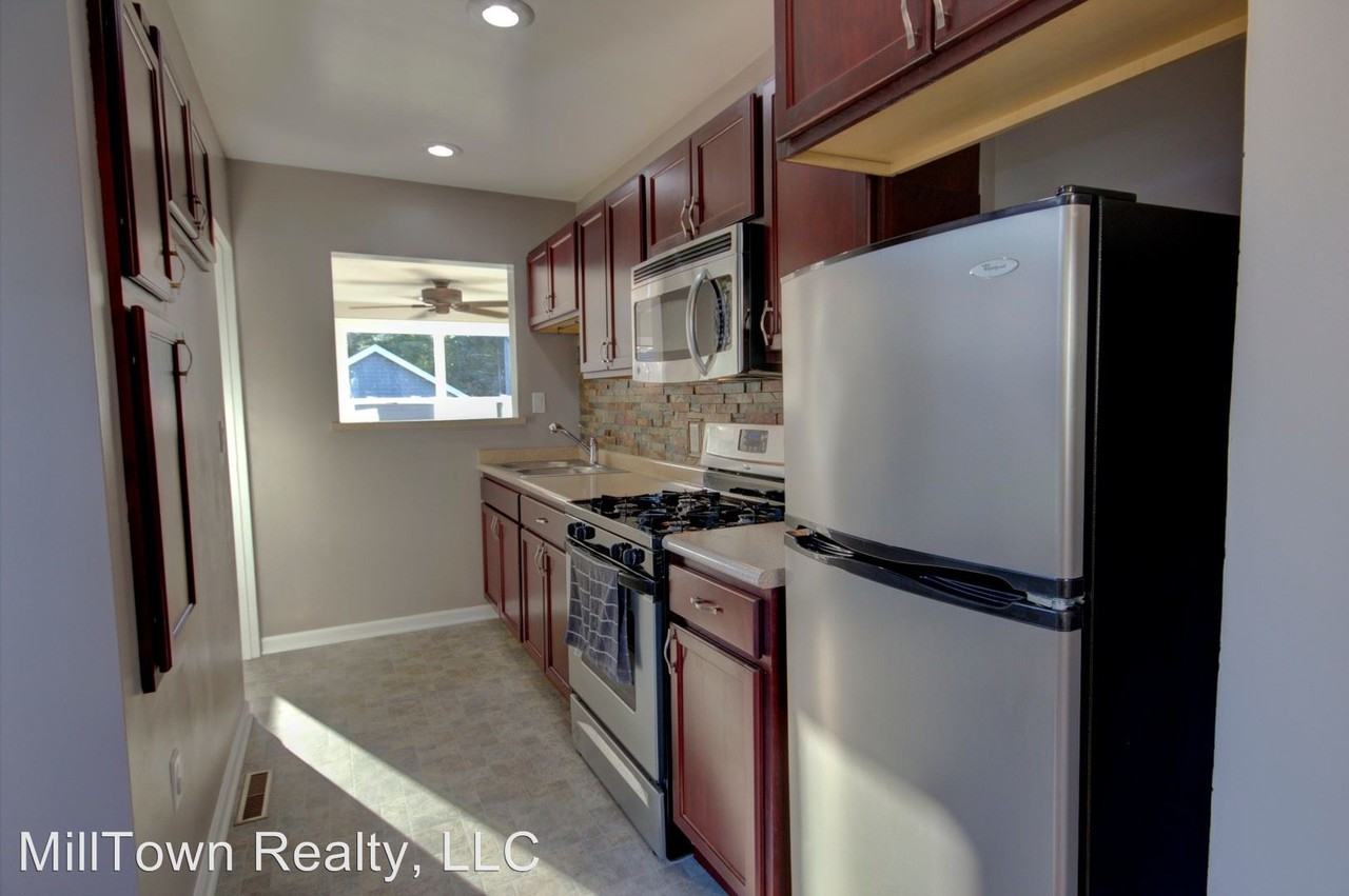 1845 30th St - Photo 3 of 24