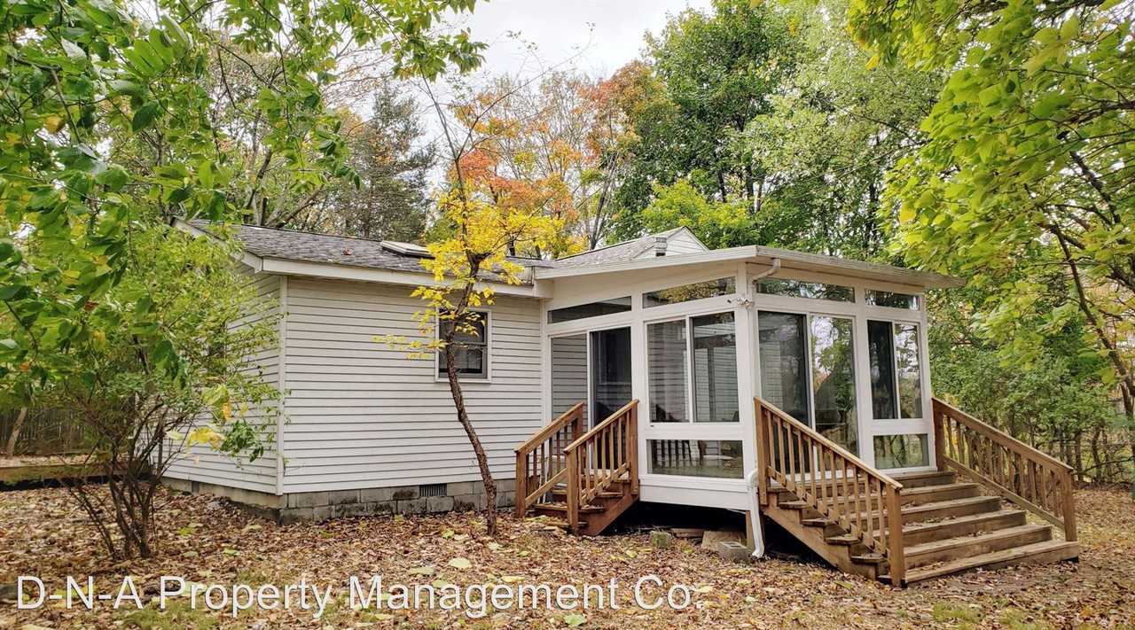 714 Glen Lane - Photo 2 of 10