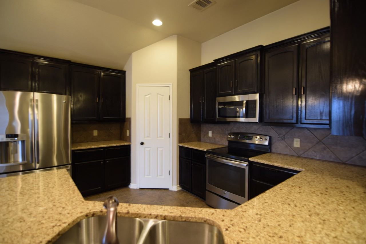 3701 Breeder Ln - Photo 4 of 22