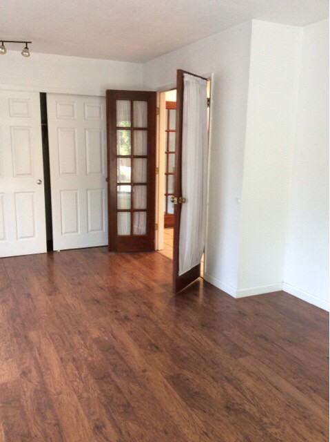 459 Paradise Rd - Photo 3 of 9