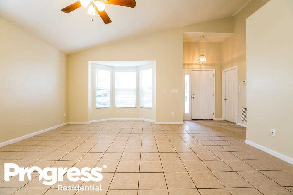 2717 Brook Hollow Rd - Photo 3 of 19