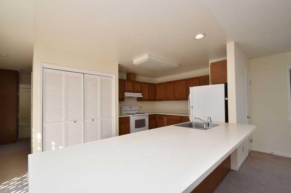 890 College Avenue - Photo 3 of 13