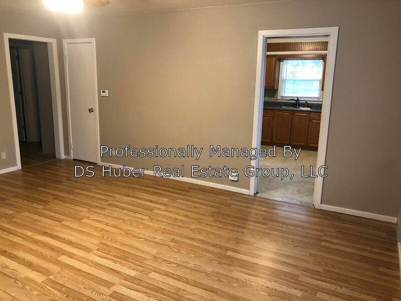 412 Pleasant St - Photo 2 of 14